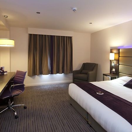 Premier Inn London Wandsworth Экстерьер фото