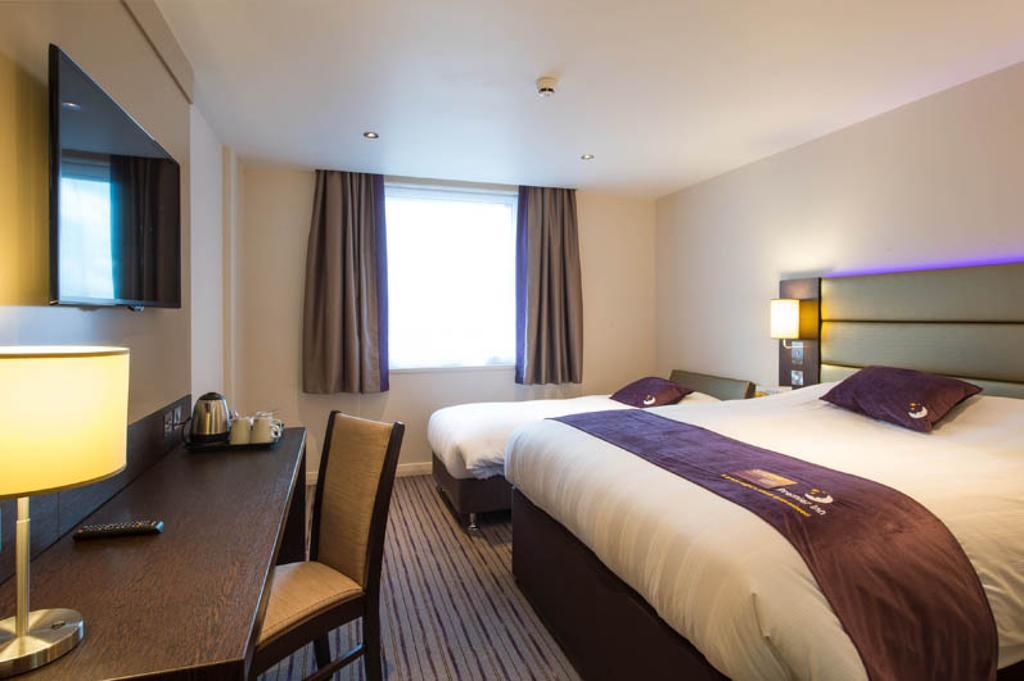 Premier Inn London Wandsworth Номер фото